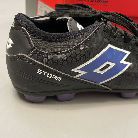 Girls Lotto Storm soccer cleats size 1 - Picture 6 of 10